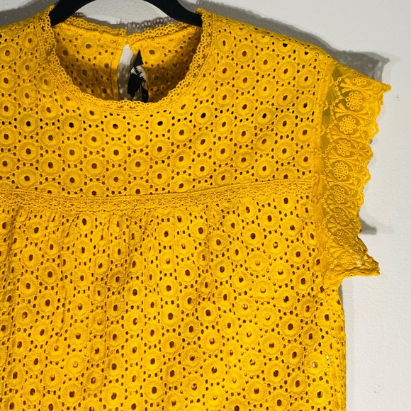Gorgeous Eyelet & Lace Summer Top**Small - Picture 4 of 7